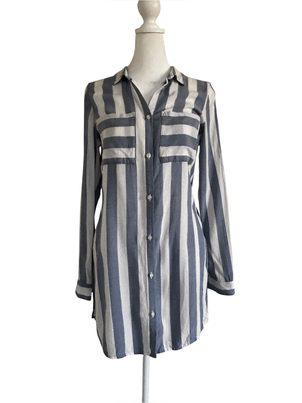 Coastal Beach Hampton style  Blue & White Vertical Stripe Button-Down Shirt Sz 4